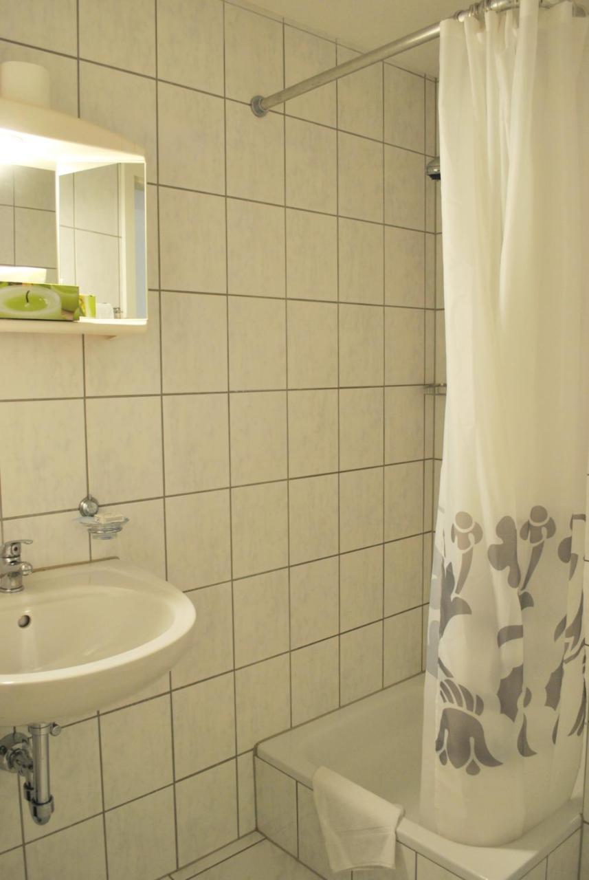 Business Hotel Riverside Duggingen Екстериор снимка